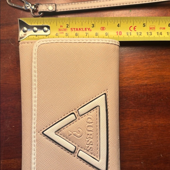 Guess Light Pink/ Tan/ Beige Wallet in Great Condition - Picture 10 of 10